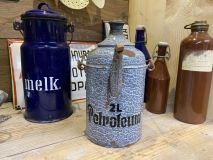 Grijsgewolkt emaille petroleumkan 2 liter