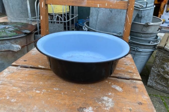 zwart emaille schaal